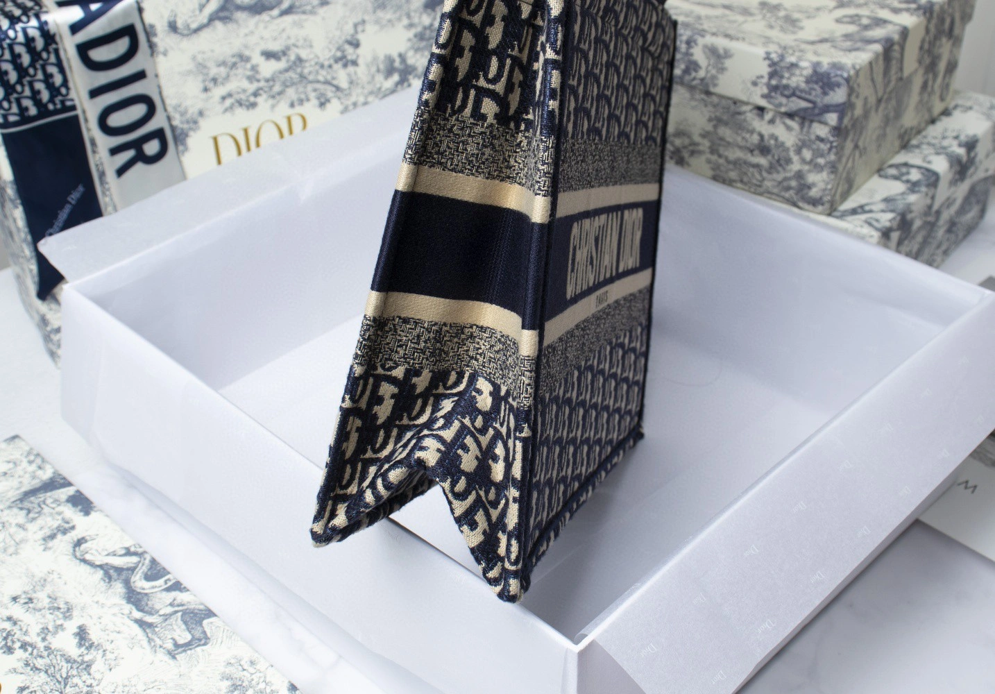 M1296ZRIW Dio.r Book Tote item : BT-B018B2135